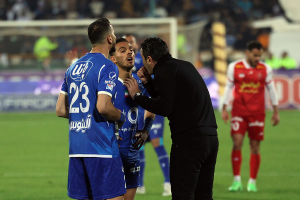 دیدار تیم‌های استقلال و پرسپولیس