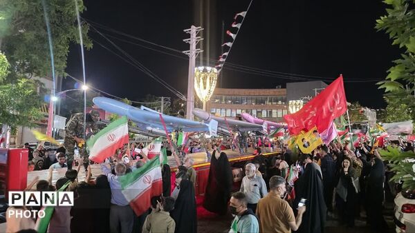 نمایش گوشه‌ای از قدرت و اقتدار  نظامی ایران در خیابان‌های رجایی شهر کرج