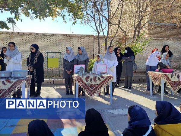 شور و هیجان در حیاط مدرسه