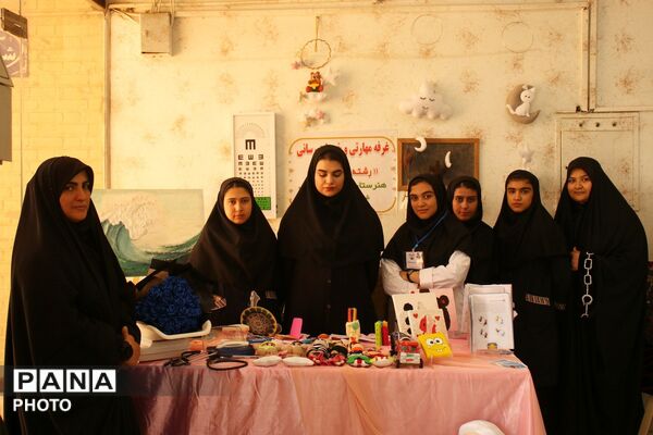 نمایش توانمندی هنرجویان هنرستان تراز شهید سادلجی در غرفه مهارتی آموزش‌وپرورش