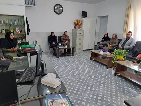 بازدید تیم کارشناسی اداره‌کل آموزش و پرورش استان یزد از واحدهای آموزشی خاتم 