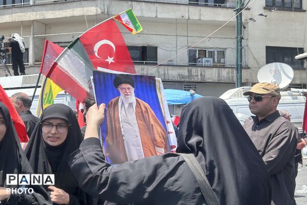 حضور میلیونی آحاد مردم ایران در مراسم تشییع رهبر شهید
