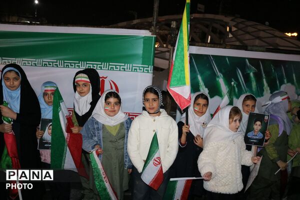 دانش‌آموزان پای کار وطن