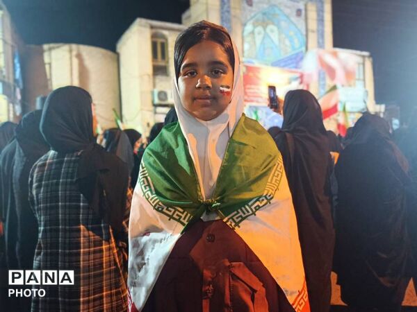 حضور پرشور مردم حاجی‌آباد در آیین‌ گرامیداشت شهدای انقلاب و دانش‌آموزان شجره طیبه