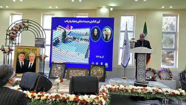کلنگ نخستین مدرسه زنده‌یاد پیام راهب در قمصر به زمین زده شد