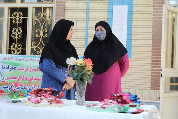 نواختن زنگ مهر و زنگ نماز و ایثار و شهادت در دبیرستان  دخترانه شاهد غرویان
