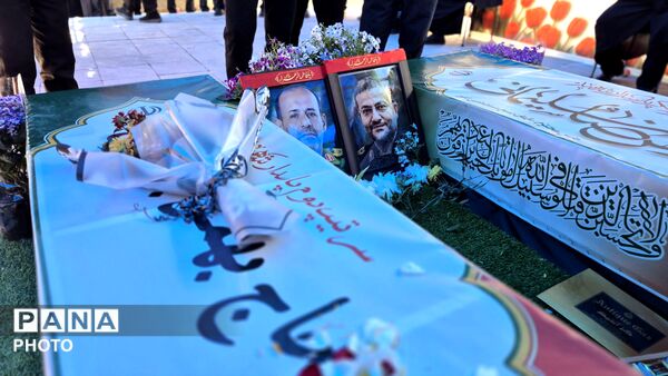 از سطوح عالی حکومتی تا مسئولان شهرستانی؛ همگی در سوگ سردار شهید گرد آمدند
