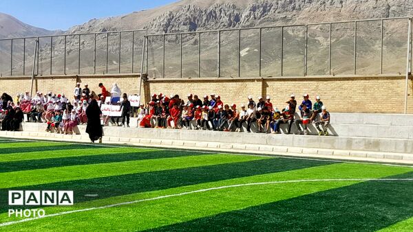 افتتاح چمن مصنوعی به یاد شهدا در کیار