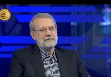 لاریجانی: تهدید کردند در ۱۲ ساعت کشور را ترک کنم