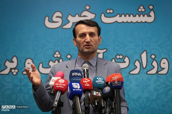 جزئیات افزایش حقوق معلمان از مهرماه/ اختصاص ۸ هزار میلیارد تومان برای مدارس دوشیفت/ توسعه و تجهیز مدارس عشایری و هنرستان‌ها