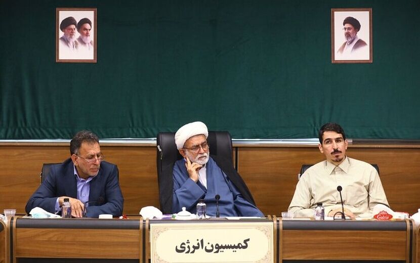 تنوع‌بخشی به سبد سوخت و انتقال سهمیه‌های بنزین به کارت بانکی بررسی شد