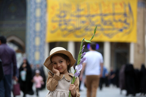 تشرف دختران به زیارت حرم مطهر حضرت معصومه(س)