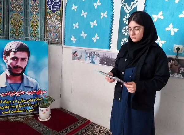اجرای طرح لاله‌های روشن در دبیرستان شهید همت شهرستان ملارد 