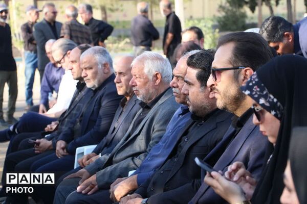 زمین چمن ورزشی زنده‌یاد حاج حسین امین‌الرعایا دبیرستان پسرانه شبانه‌روزی حافظ کوهپایه افتتاح شد