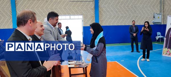 نواختن زنگ سپاس معلم در شهر آشخانه