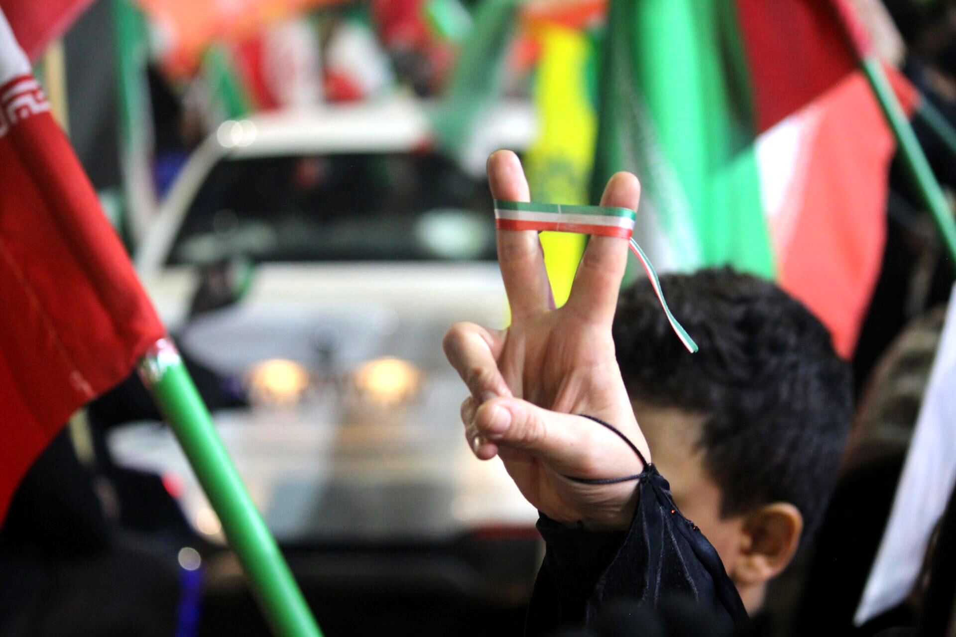 خیابان‌ها بیدارند، ملت در کنار وطن