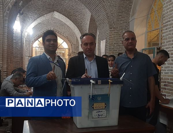 حضور مردم ولایتمدار نیشابور پای صندوق‌های رای