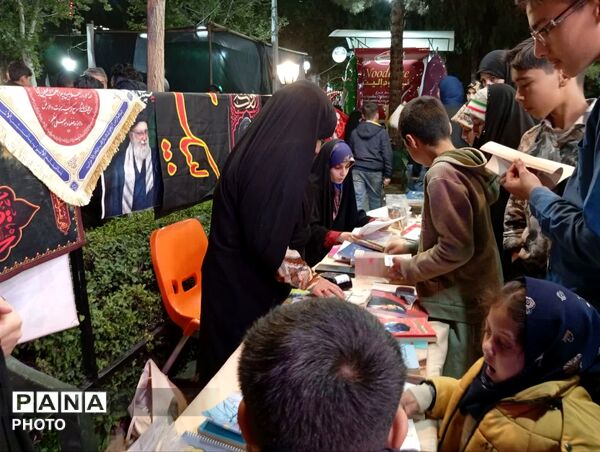 موکب های پذیرایی در حاشیه اجتماعات مردمی در شهرستان کاشمر 