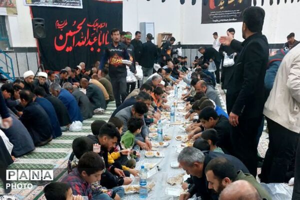 سفره افطاری ۲ هزار نفری در قلعه رئیسی