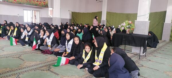 جشن روز دانش آموز دختران دبیرستان حضرت فاطمه و حضرت رقیه در مهدیه شهر بار نیشابور 