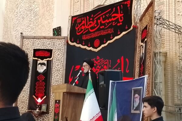 انتقام خون رهبر شهید با ضربه ملت‌های مسلمان به پیکر استکبار گرفته خواهد شد