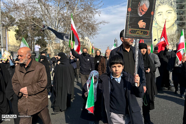 مراسم بیعت با سومین رهبر انقلاب در تهران - 1