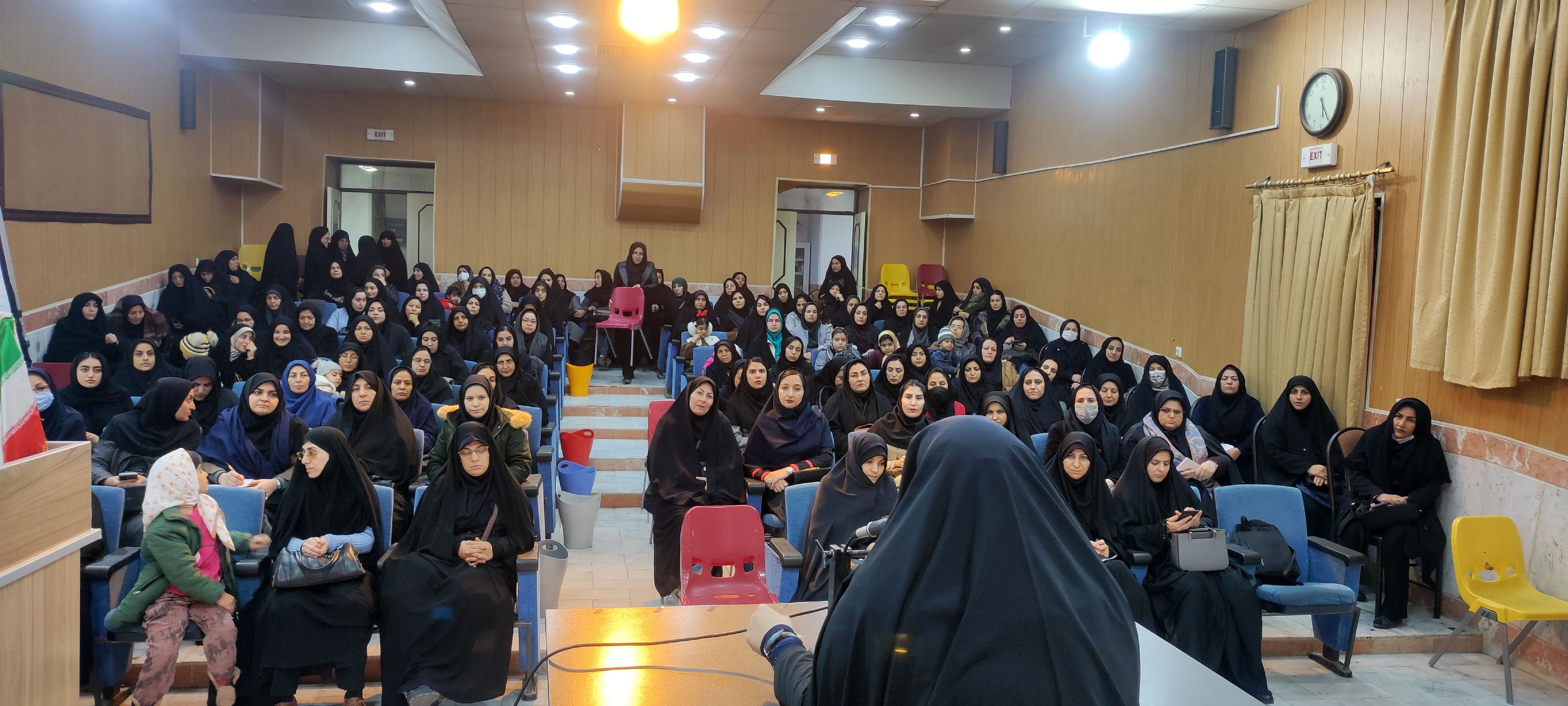 اولین کارگاه شناخت و تکنیک‌های ارتباط با نوجوانان در شیروان