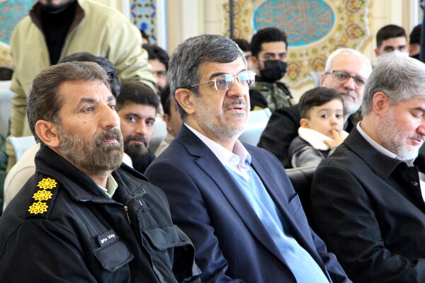 مراسم نمادین استقبال از امام خمینی (ره) در فرودگاه یزد 