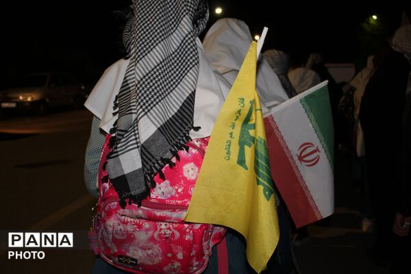 حضور پرشور دختران جان‌فدا در اجتماع شبانه با لباس بسیجی