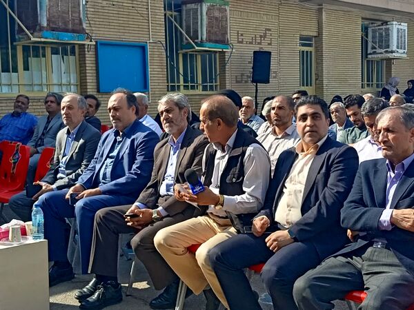 آیین کلنگ‌زنی مدرسه زنده‌یاد حاج محمد آجیلی در کاشان