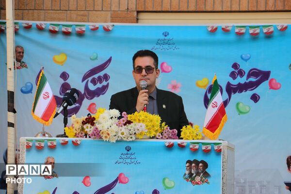 جشن شکوفه‌ها در بجنورد با نواخته‌شدن زنگ مهر و آغاز سال تحصیلی کلاس اولی‌ها