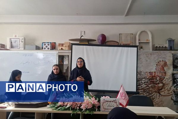 برگزاری دهه‌ ریاضیات در مدرسه هیات امنایی فرزانگان شهرستان ملارد