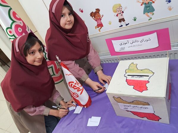 برگزاری انتخابات شورای دانش‌آموزی دبستان ارمغان هستی ناحیه 3 کرج