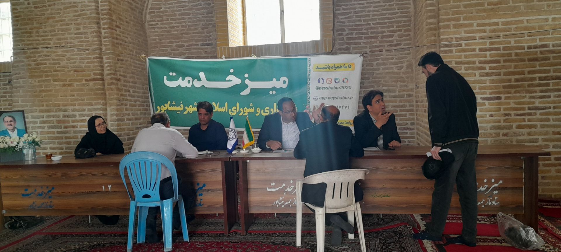 خدمت رسانی ادارات و سازمان های شهرستان نیشابور در میزخدمت نماز جمعه 