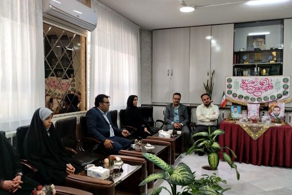مراسم تجلیل از خانواده شهدا در دبستان شاهد شهید ناصری