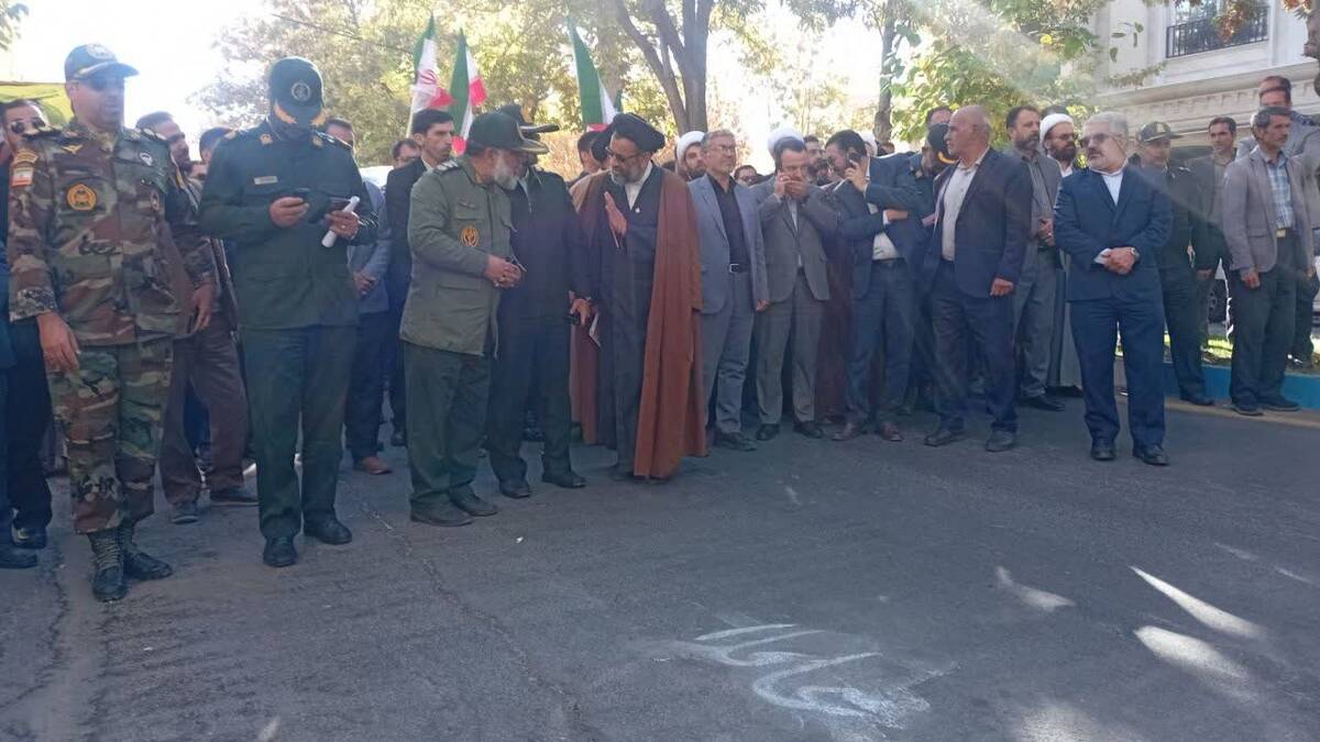 راهپیمایی بزرگ ۱۳ آبان در شازند؛ حضور گسترده مردم و دانش‌آموزان در حمایت از آرمان‌های انقلاب