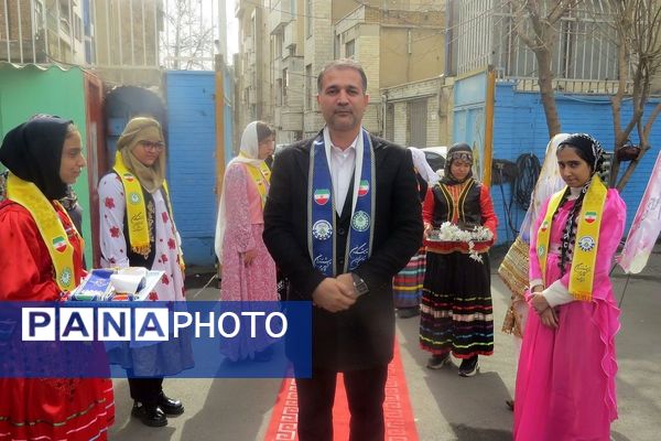 فجر دانش آموزی در قلبِ ری