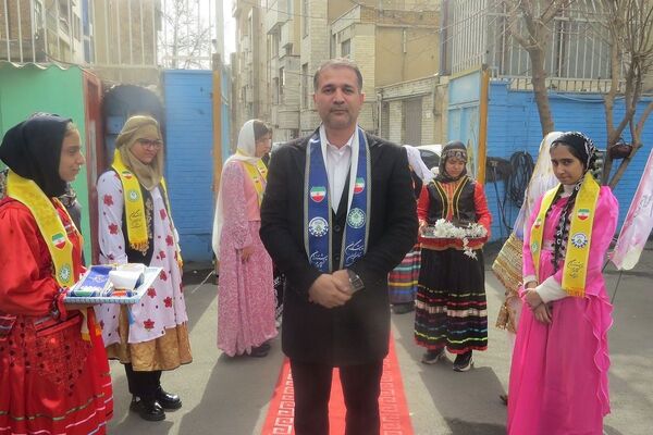 فجر دانش آموزی در قلبِ ری
