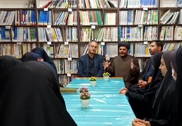 نخستین جلسه شورای دانش‌آموزی دبیرستان نمونه دولتی حضرت معصومه(س) قم