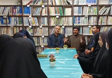 نخستین جلسه شورای دانش‌آموزی دبیرستان نمونه دولتی حضرت معصومه(س) قم