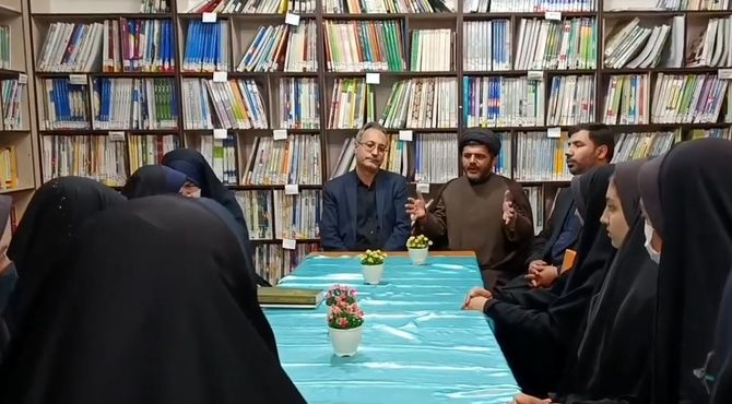 نخستین جلسه شورای دانش‌آموزی دبیرستان نمونه دولتی حضرت معصومه(س) قم