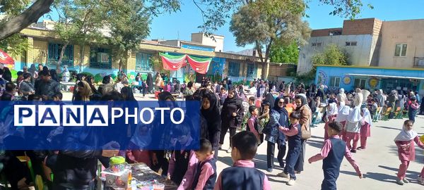 برپایی بازارچه کسب و کار در آموزشگاه امام جعفر صادق(ع)