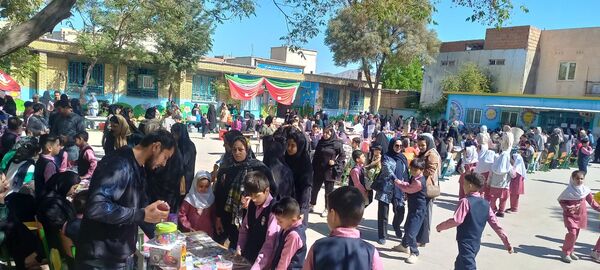 برپایی بازارچه کسب و کار در آموزشگاه امام جعفر صادق(ع)