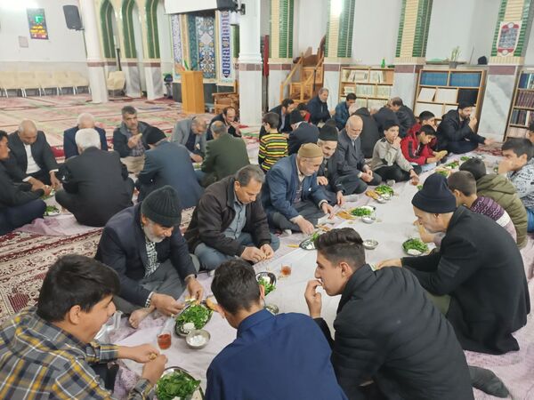 سفره های افطار ساده در کاشمر