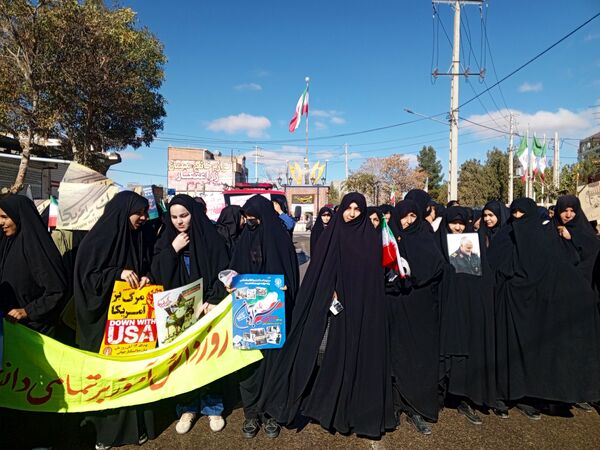 13 آبان غرور دانش‌آموزان ایرانی