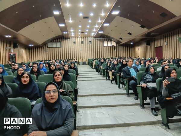 همایش استان مشاوران مدارس استان البرز در هفته سلامت روان 