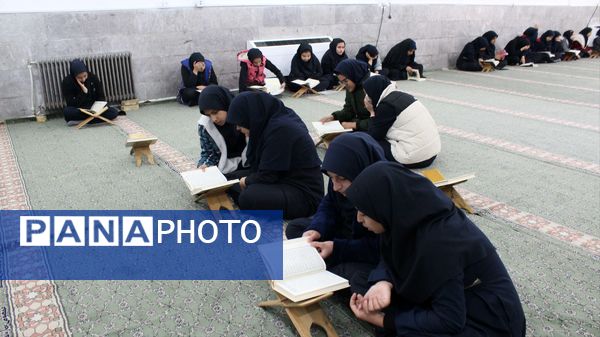 برگزاری جلسات انس با قرآن در دبیرستان دخترانه معلم 