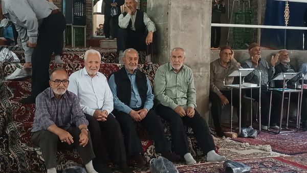 نماز جمعه با حضور مسئولان آموزش و پرورش نیشابور به مناسبت هفته بزرگداشت معلم 
