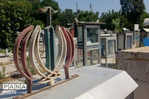 دانش‌آموزان اسلامشهر در گلزار شهدا بهشت‌زهرا 