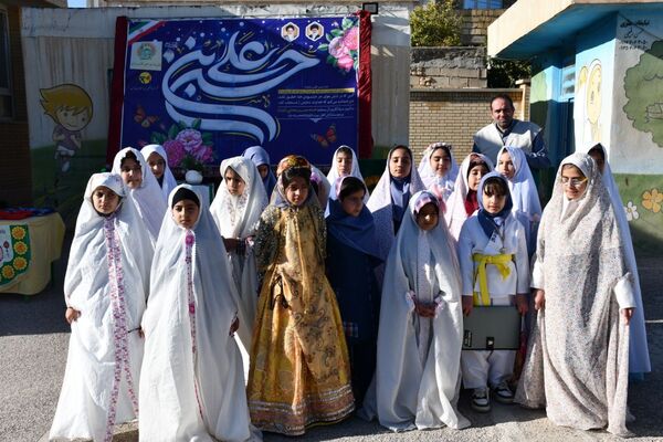  برگزاری مراسم جشن و افطاری با شکوه در دبستان عشایری حاجیه خانم رباب امامی